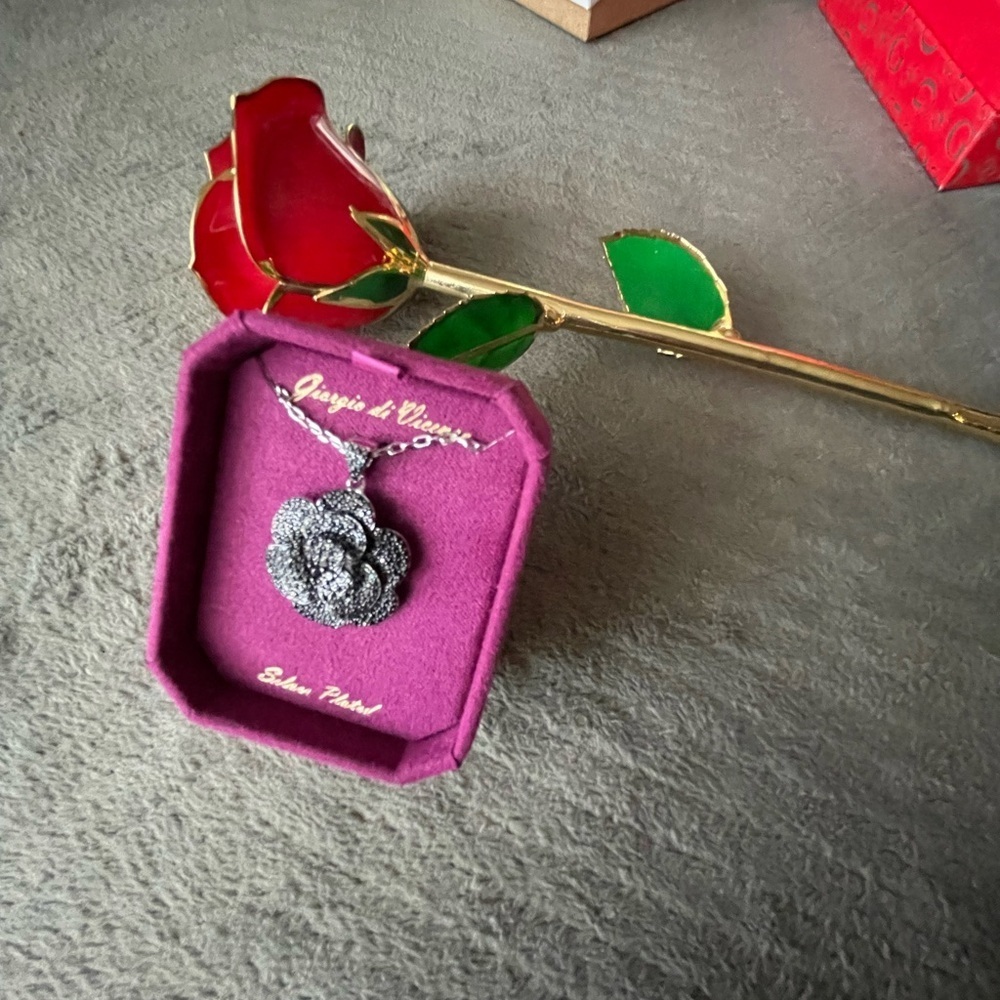 Women’s necklace, black rose necklace,Silver Plated Black Flower Necklace - Picture 4 of 10